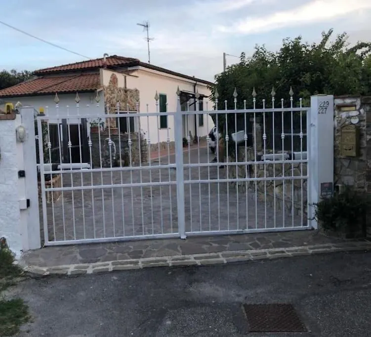 Apartment Villetta A Schiera Nei Pressi Del Mare Livorno